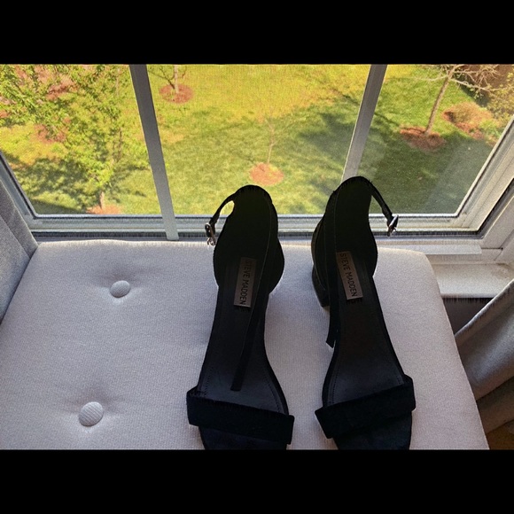 Heels - Picture 3 of 4